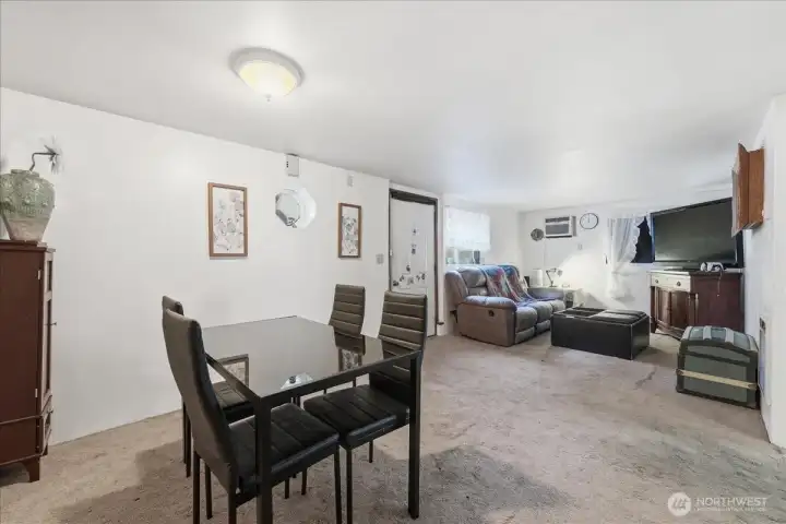 Dining room & living room Dining room & living room