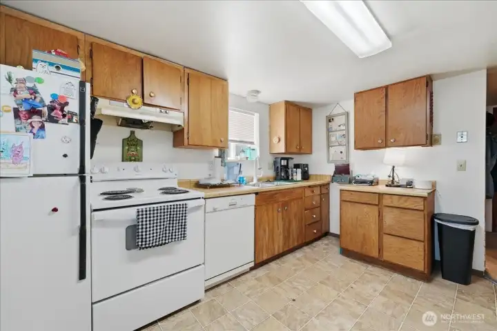 Refrigerator, oven, and dishwasher are included with the sale Refrigerator, oven, and dishwasher are included with the sale