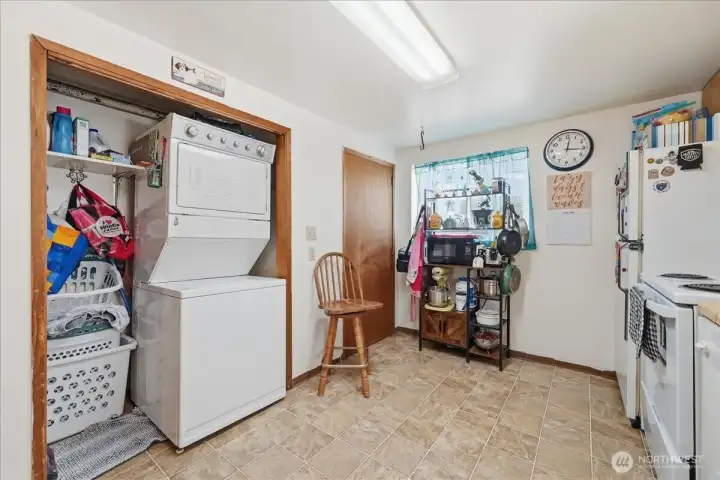 Washer & dryer belong to tenant Washer & dryer belong to tenant