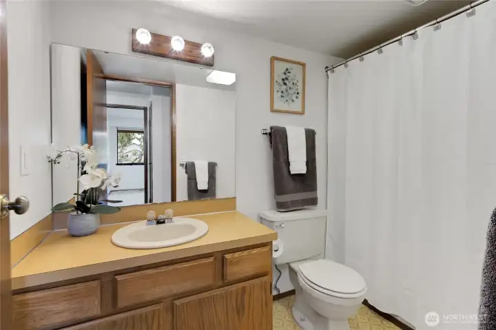 Full guest bath