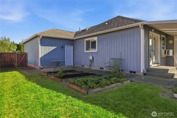 Door is to garage. Garden beds to enjoy with fresh strawberries already planted to enjoy all season! Door is to garage. Garden beds to enjoy with fresh strawberries already planted to enjoy all season!