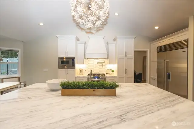 Beautiful Marble Island & Accent Light