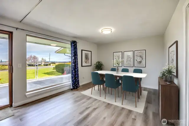 Dining/Ofc/GBR Nook?  (Virtually Staged)