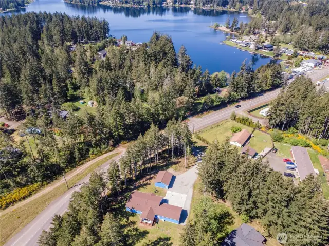 Short distance to Spencer Lake for fishing boat ramp mintues away.