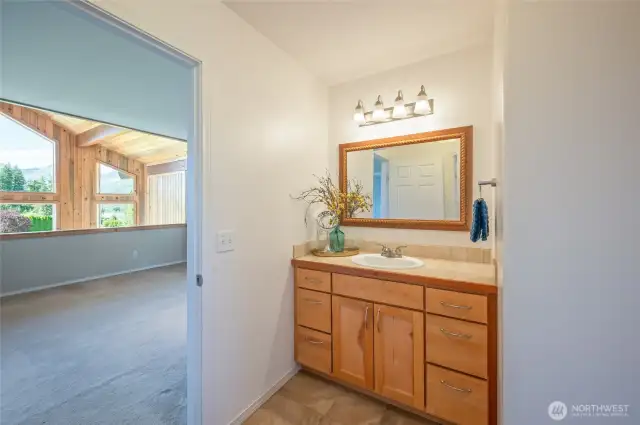 Upper guest bath