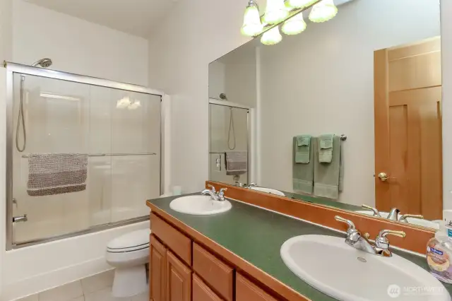 Downstairs bath with dual sinks