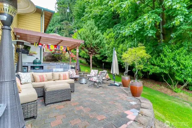 The space is also wired for entertainment with an outdoor TV. Lush landscaping and mature trees provide a private and serene backdrop to this exceptional outdoor living experience, a coveted feature for discerning buyers.