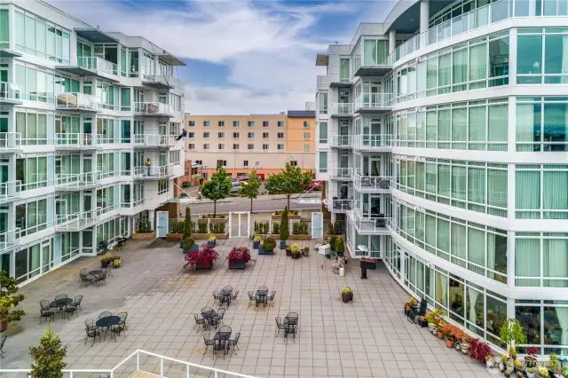 Courtyard area between 320 & 360 for Harborside Residents only