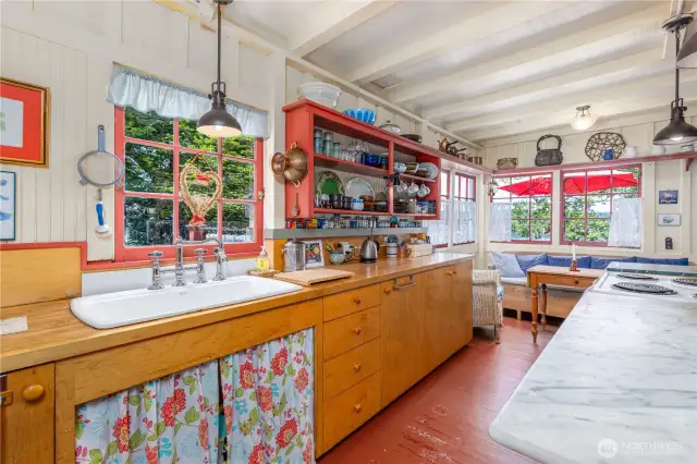A true cabin kitchen, so charming!