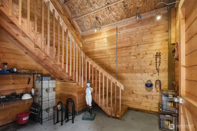 Tack with stairwell to full length loft