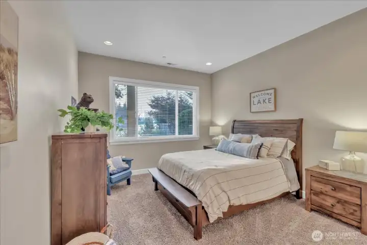 Fourth bedroom, Window looks out onto the lake