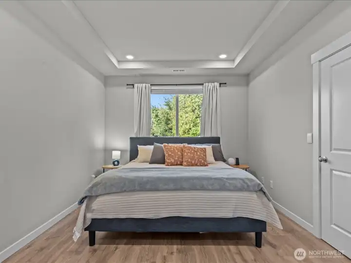 Downstairs bedroom / Den (w/ closet)