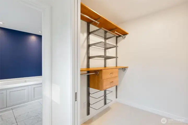 Primary bedroom has walk in closet.