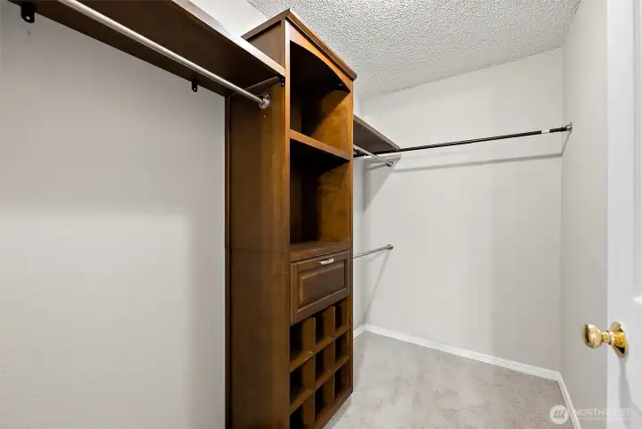 Main Bedroom Walk-in Closet