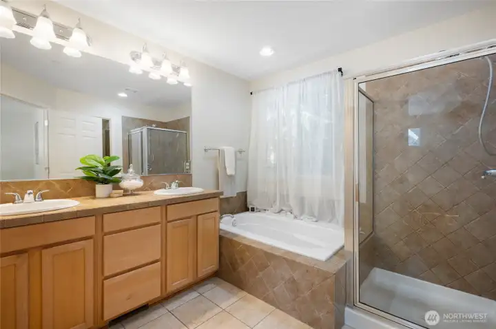 Spa-like primary ensuite bath with soaking tub.
