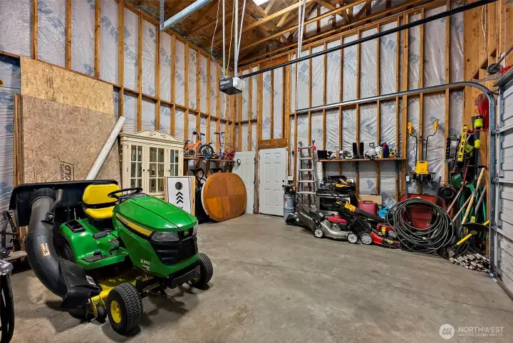 20x40 detached shop with car lift