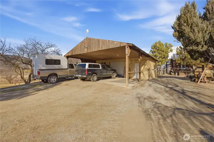 Detached Shop/3-Car Carport