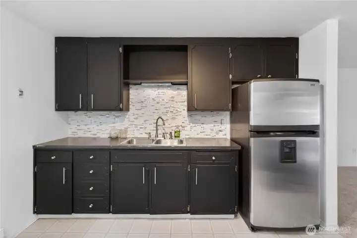 Generously sized kitchen with great functionality! Plus, check out that amazing backsplash!