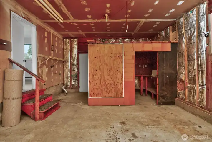 Built-in workshop space!