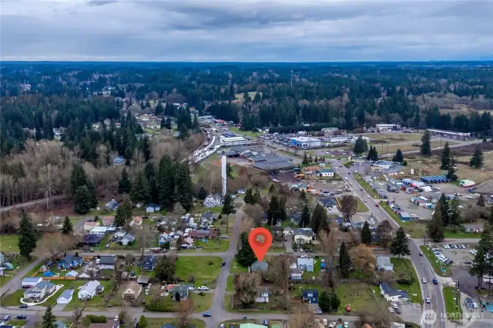 Ideal location with easy access to shopping, dining, and services