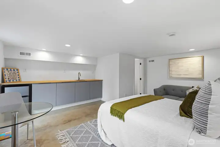 Lower level finished studio with bath