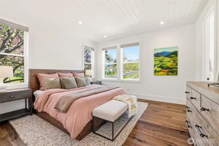 Light-filled primary suite retreat