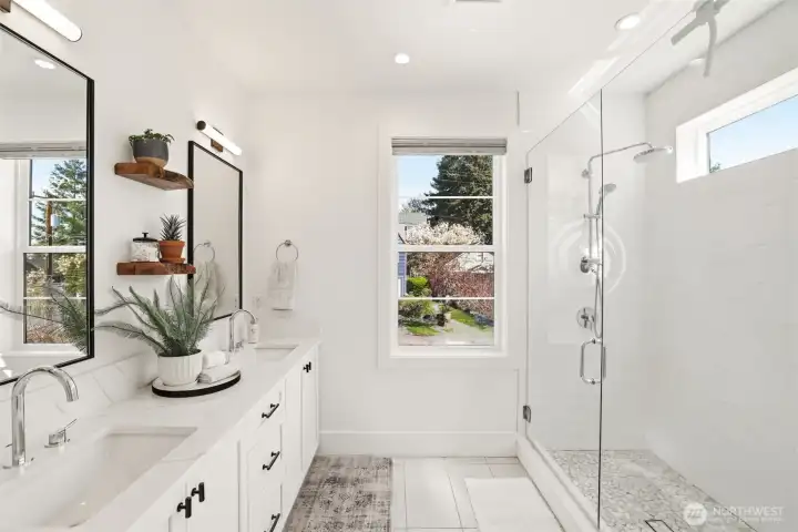 Dual vanity in the primary bath