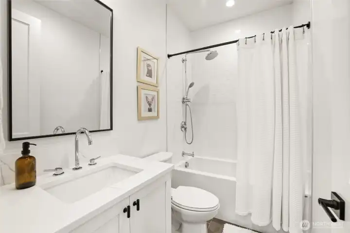Clean, modern second-floor bath