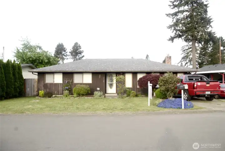 NEW roof, replaced 5/12/26 by Mr. Roof Company