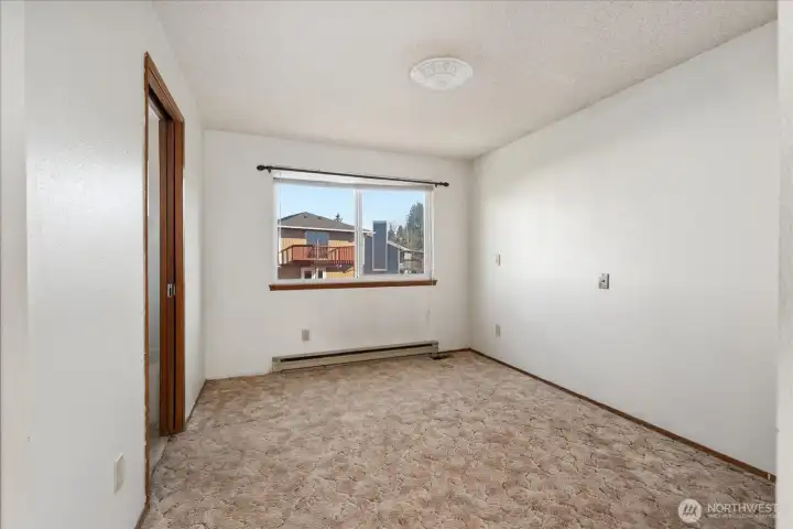 Good size bedroom with great light in ADU