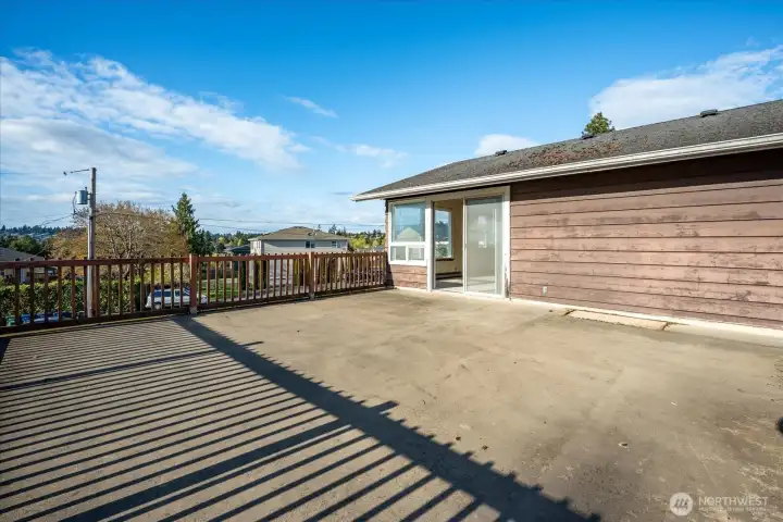 Approximately 400sqft roof deck accessible from ADU and from exterior staircase