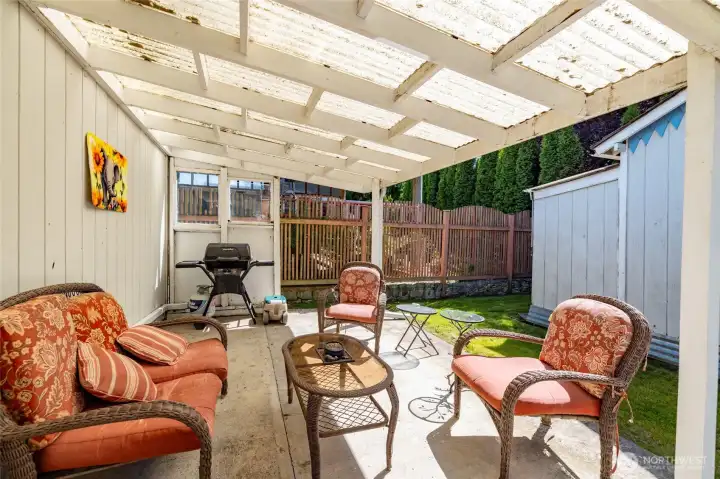Covered patio in the back yard behind the garage