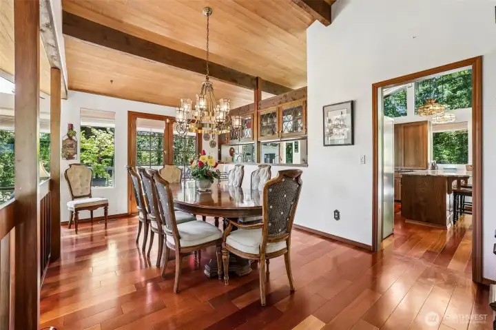 Knotless wood vaulted ceilings