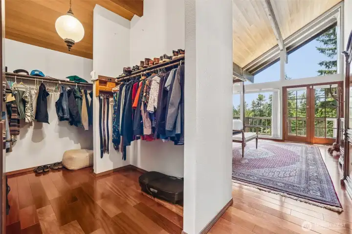Master bedroom Walk-in-closet