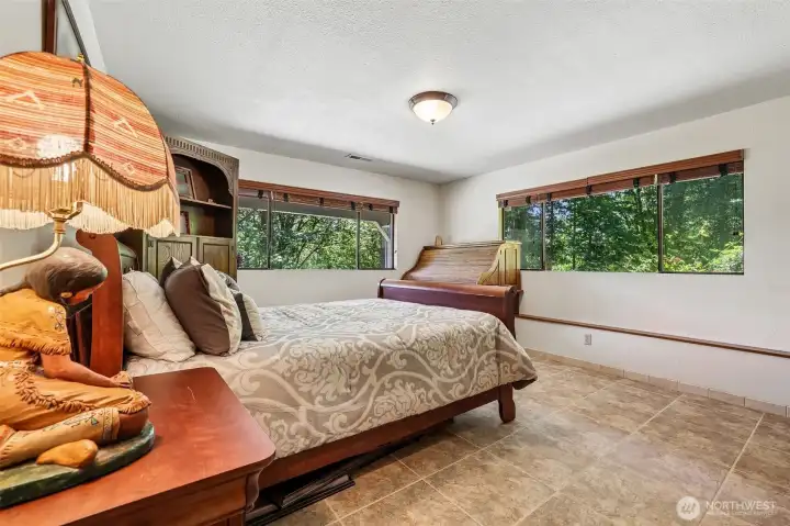 Guest bedroom 1