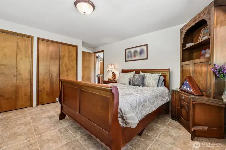 Guest bedroom 1