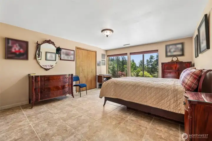 Guest bedroom 2