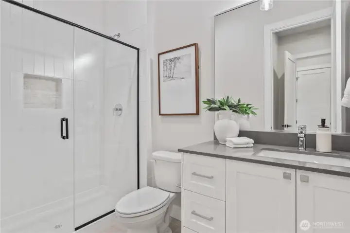 Ensuite 3/4 bath