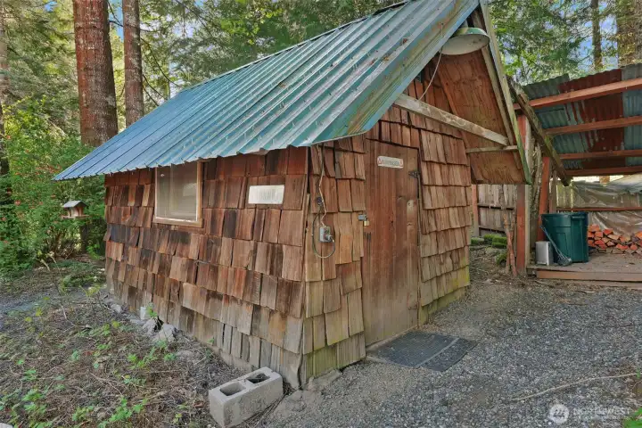 Laundry Hut Steps From Back Door