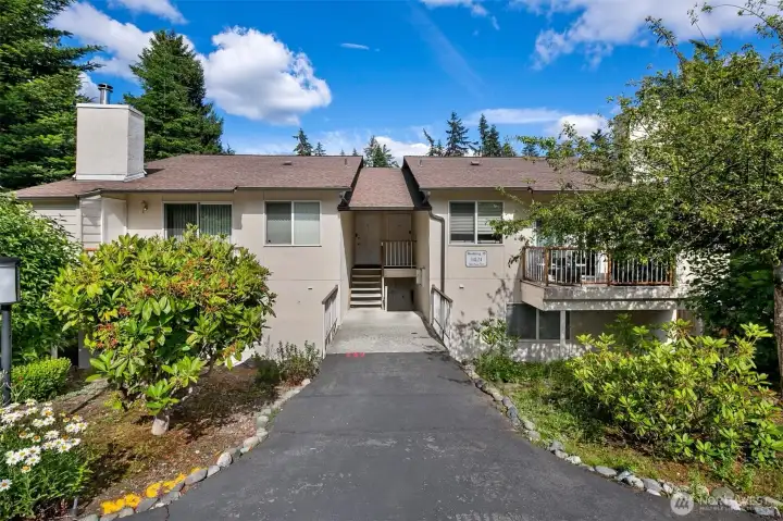 Cul de sac location for privacy and ample parking Cul de sac location for privacy and ample parking