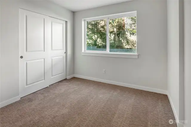 Entry-level guest-suite. Photos of a different unit. Differences in finishes may apply.
