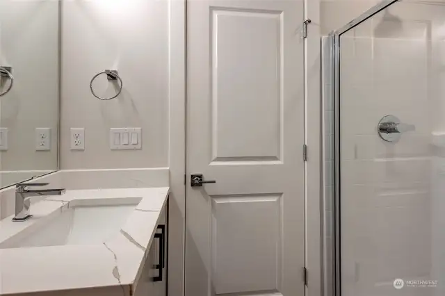 Entry-level bathroom. Photos of a different unit. Differences in finishes may apply.
