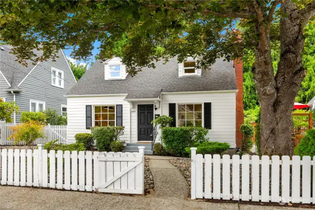 Welcome to this beautiful Cape Cod just steps from the Morgan Junction.