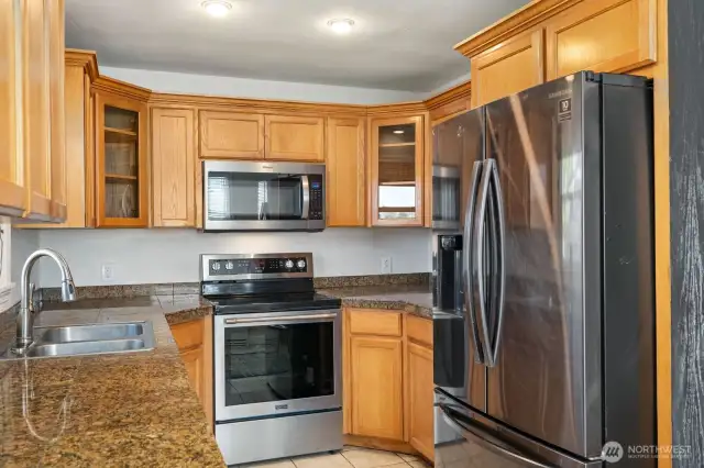Awesome kitchen with newer stainless Steel Appliances.