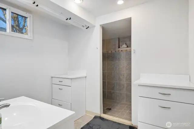 Lower level 3/4 bath