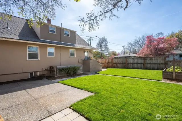Fantastic fenced back yard with patio.