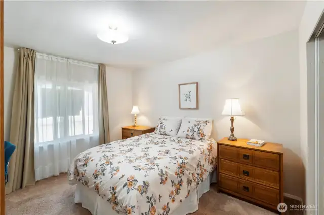 ADU bedroom (Please note home is on a 3-bedroom septic).