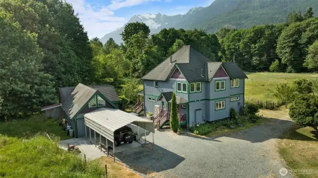 Incredible views of Whitehorse Mountain and other surrounds mountains!