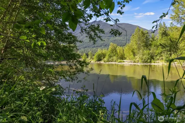 Beautiful river frontage!