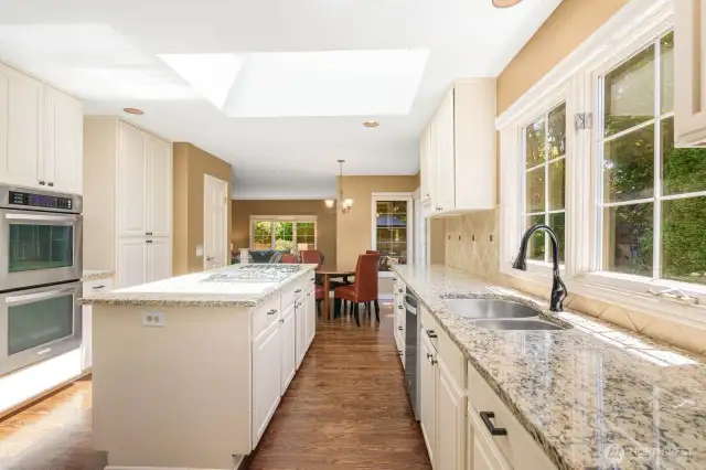 So much storage & a double oven!